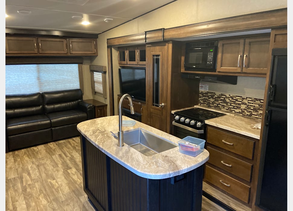 Fifth Wheel rentals in Portland