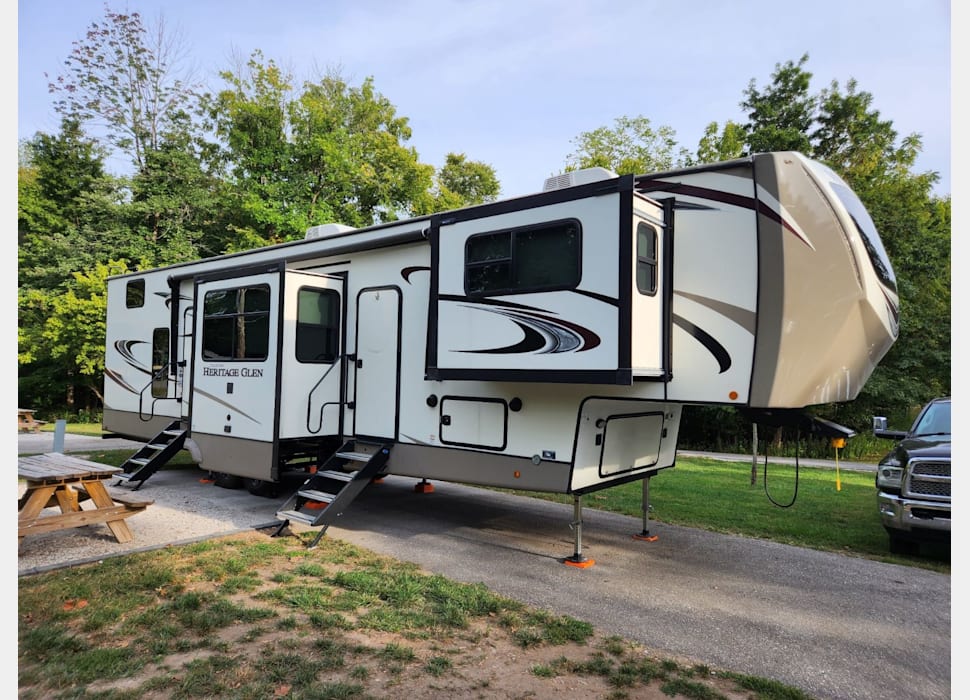 Fifth Wheel rentals in Highland