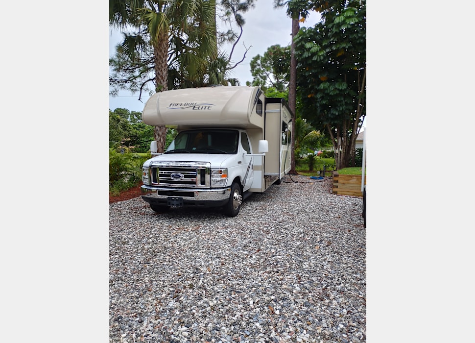 Class C Motor Home rentals in Richmond Hill