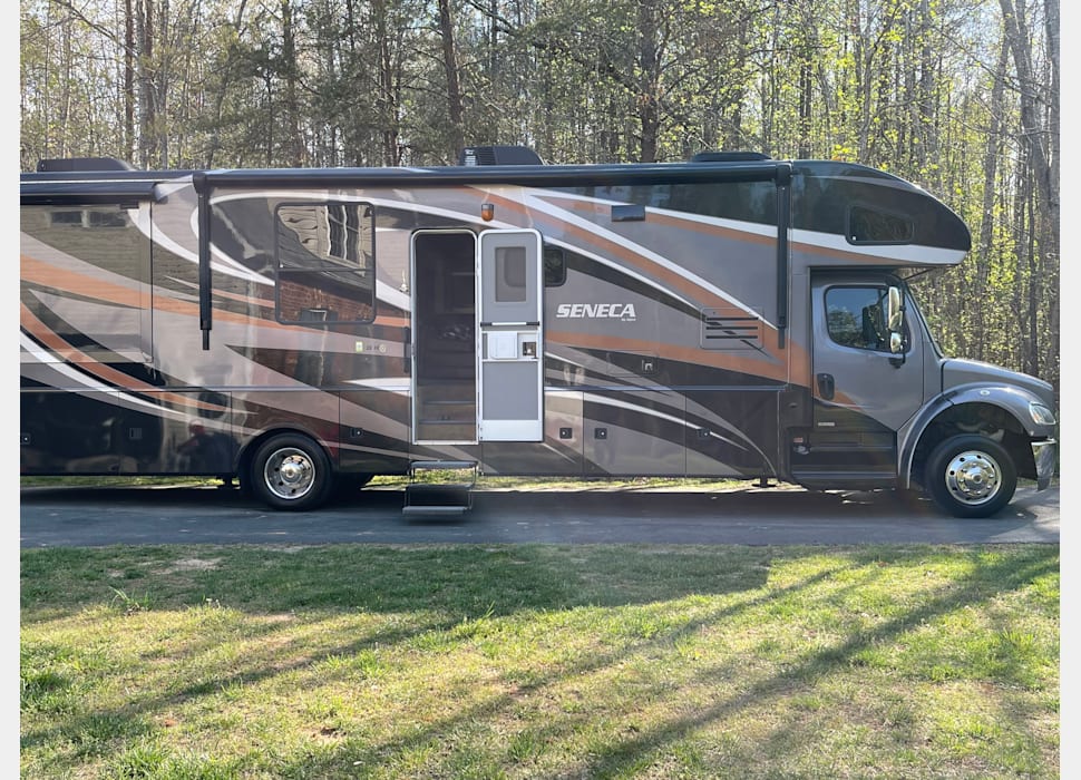 Class C Motor Home rentals in Glen Allen