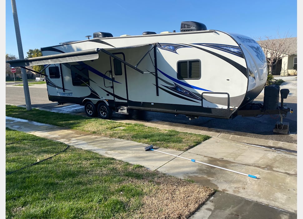 Toy Hauler rentals in Friant