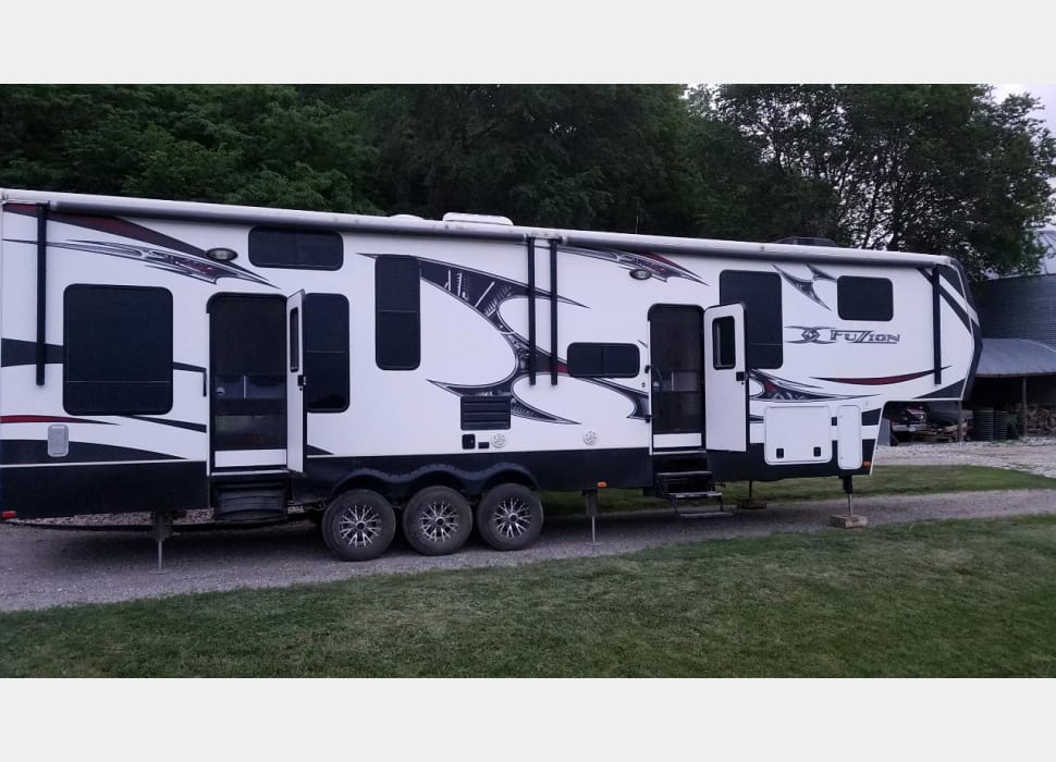 Fifth Wheel rentals in Humphrey