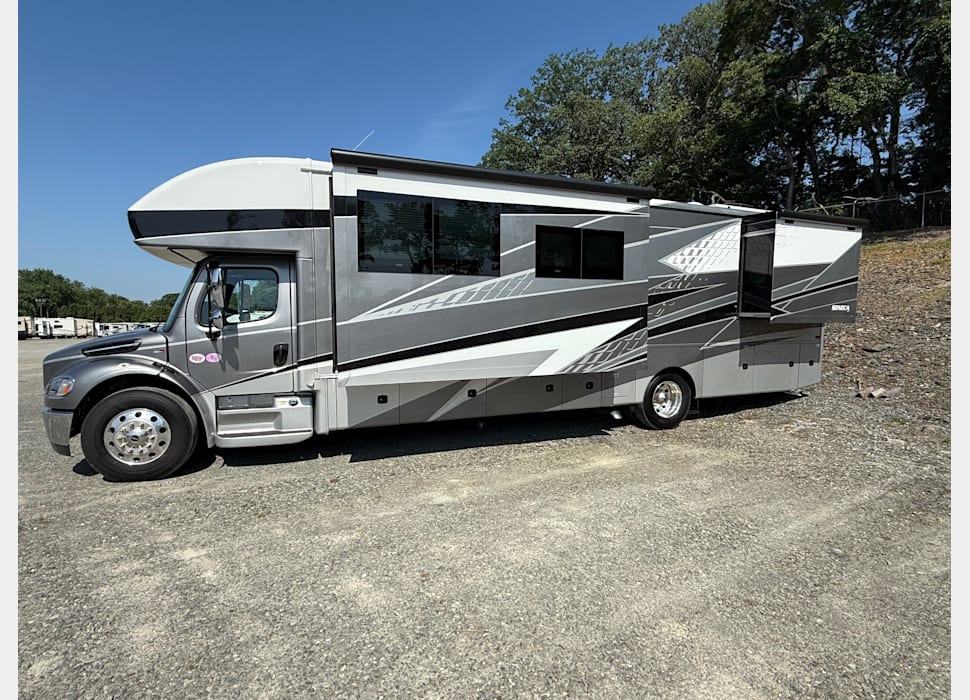 Class C Motor Home rentals in Taneytown