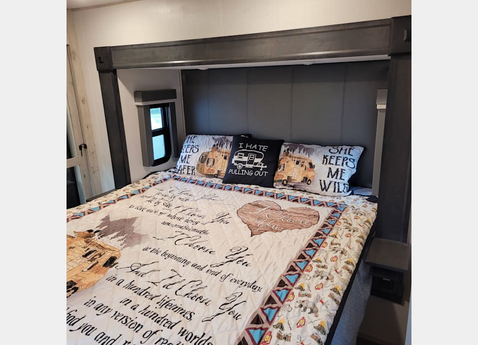 Fifth Wheel rentals in New Paris