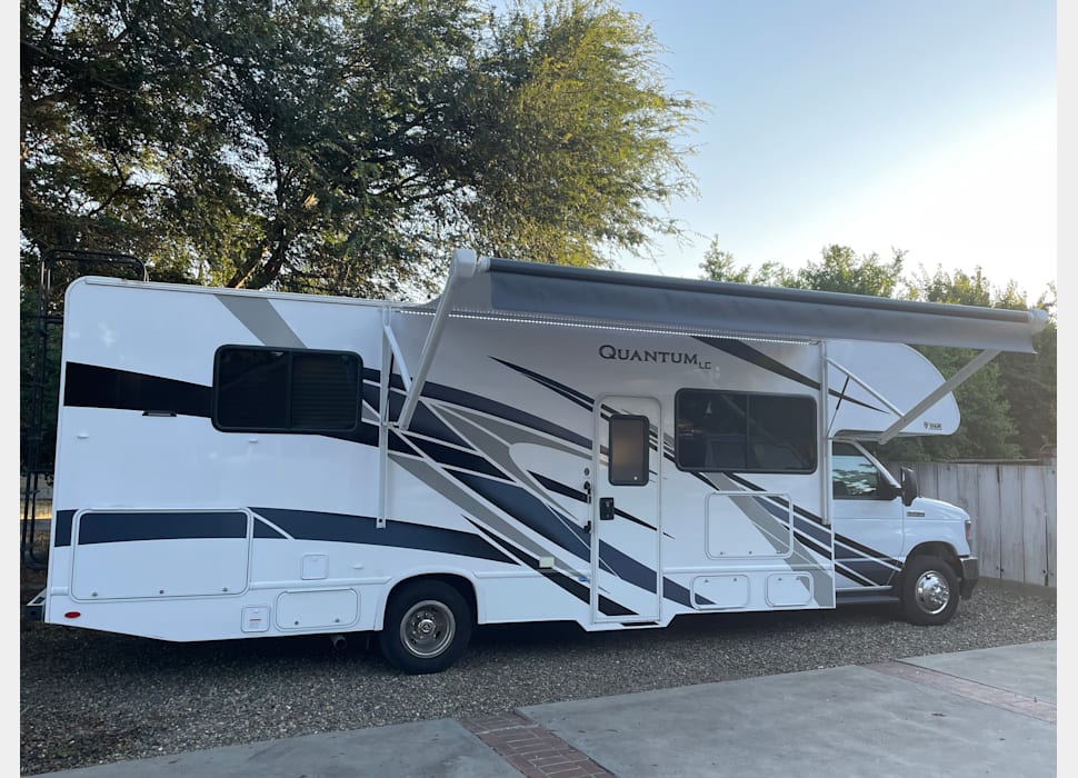 Class C Motor Home rentals in Reedley