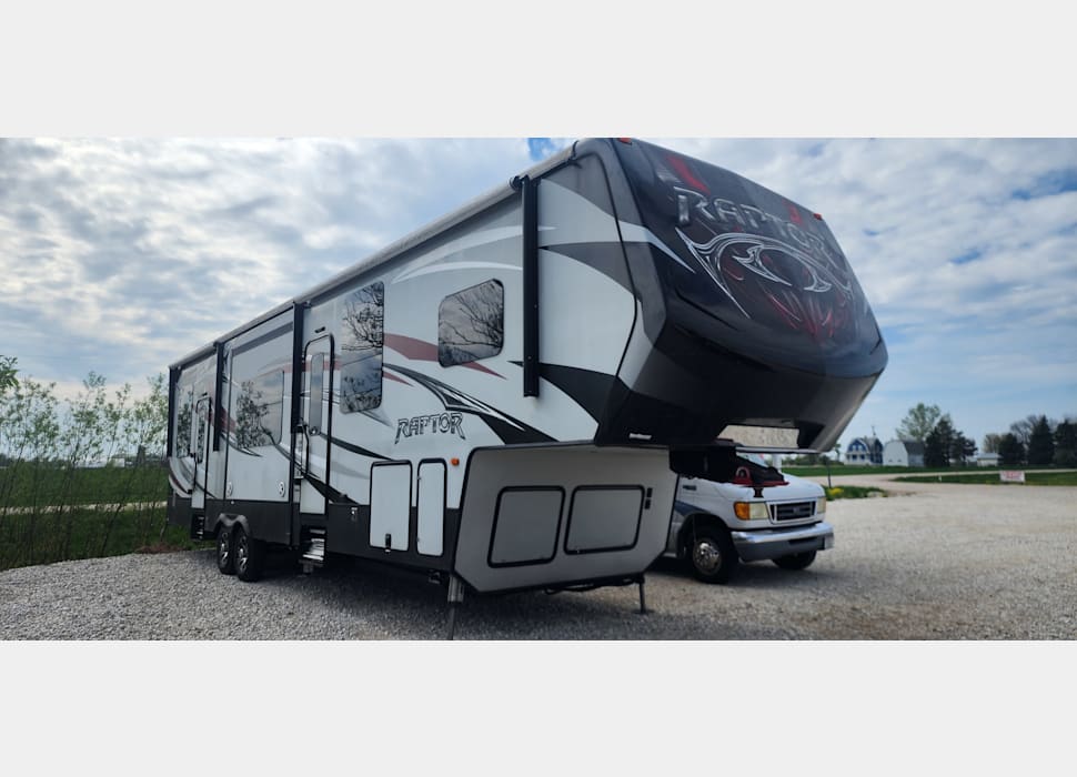 Fifth Wheel rentals in West Bend