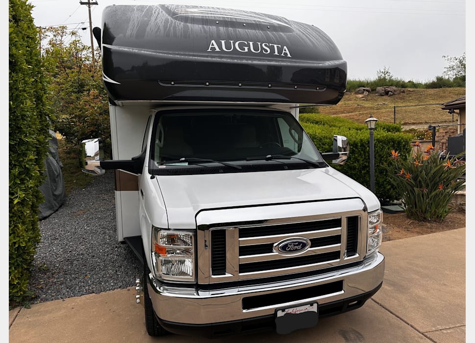 Class C Motor Home rentals in Menifee