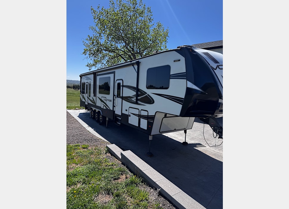 Fifth Wheel rentals in Aurora