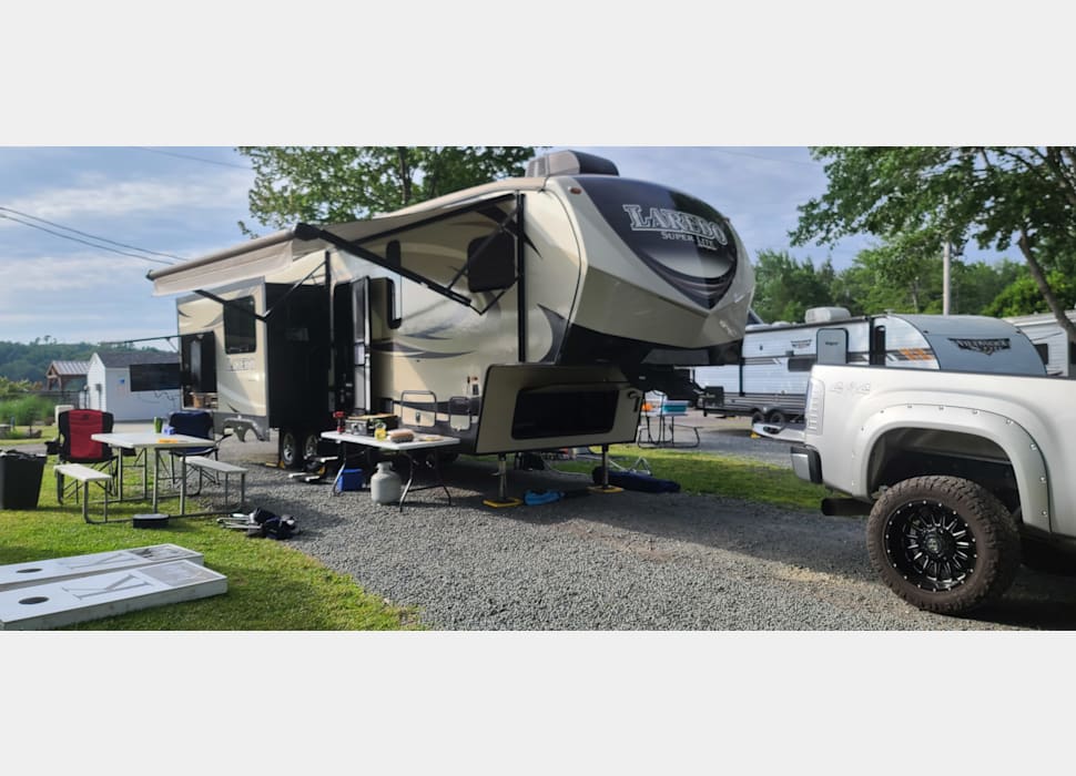 Fifth Wheel rentals in Fredericksburg