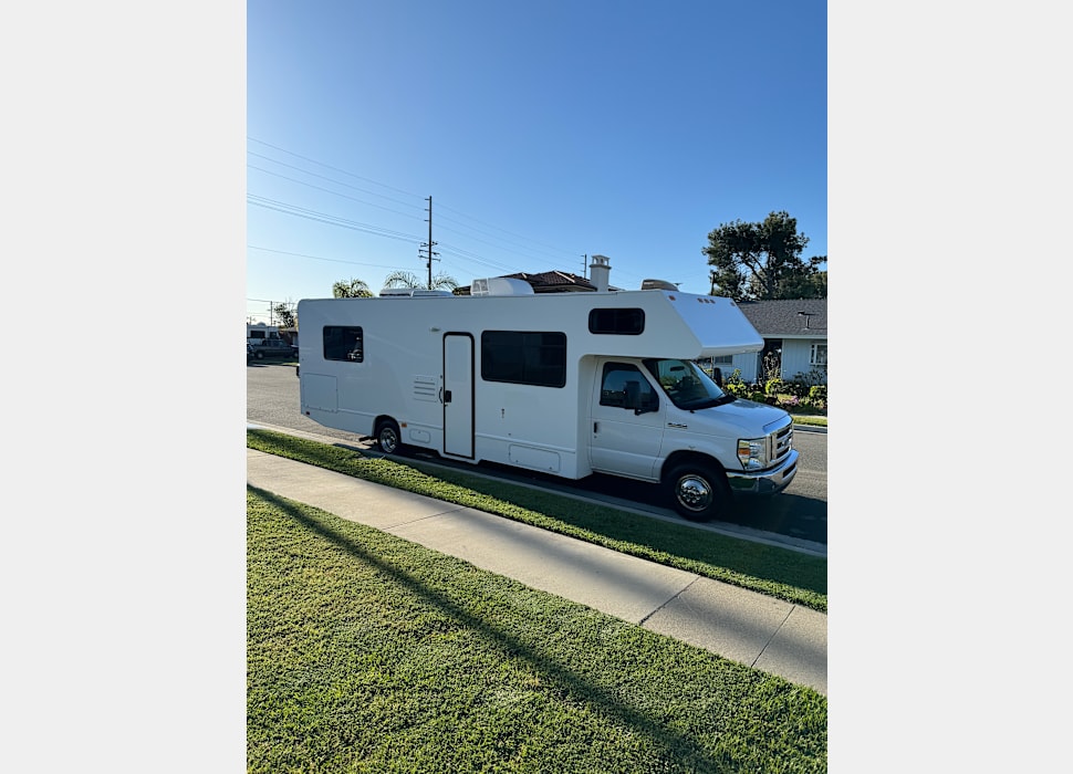 Class C Motor Home rentals in Santa Clarita