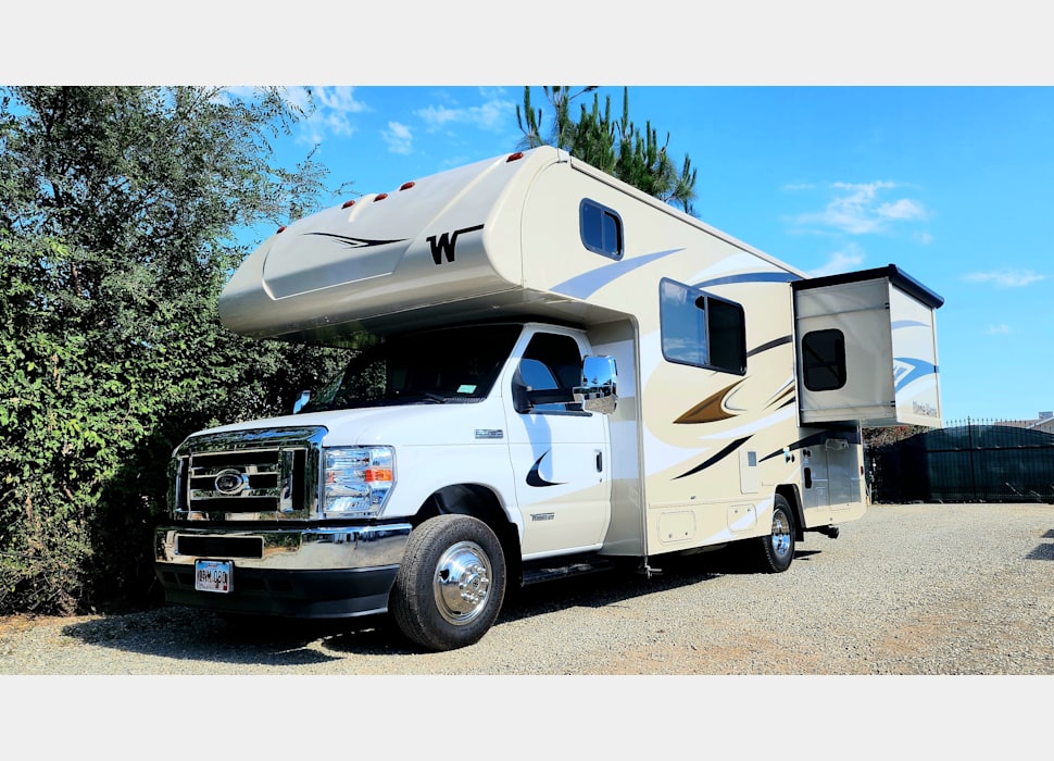 Class C Motor Home rentals in Los Angeles