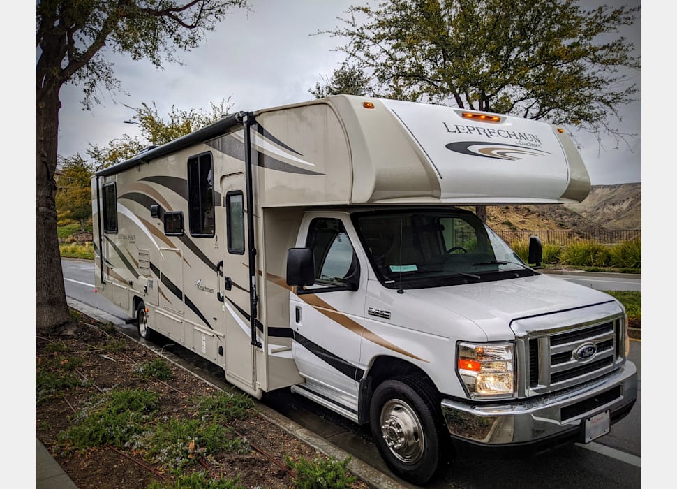 Class C Motor Home rentals in Encino
