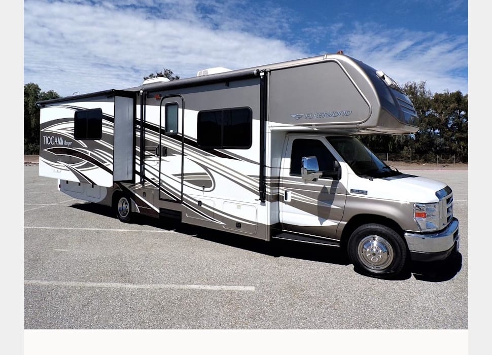 Class C Motor Home rentals in Carpinteria