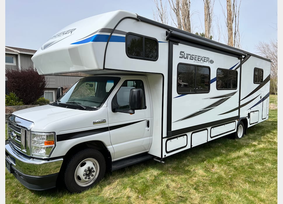 Class C Motor Home rentals in Ontario