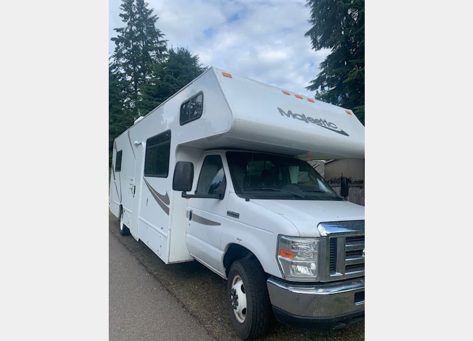Class C Motor Home rentals in Lynnwood