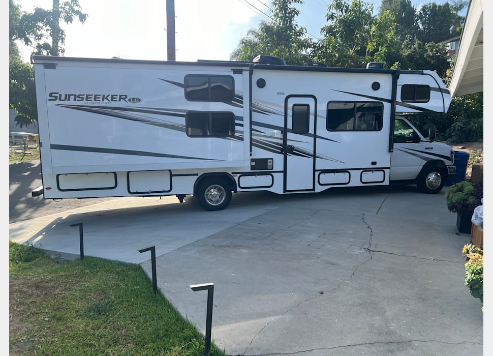 Class C Motor Home rentals in Sunland