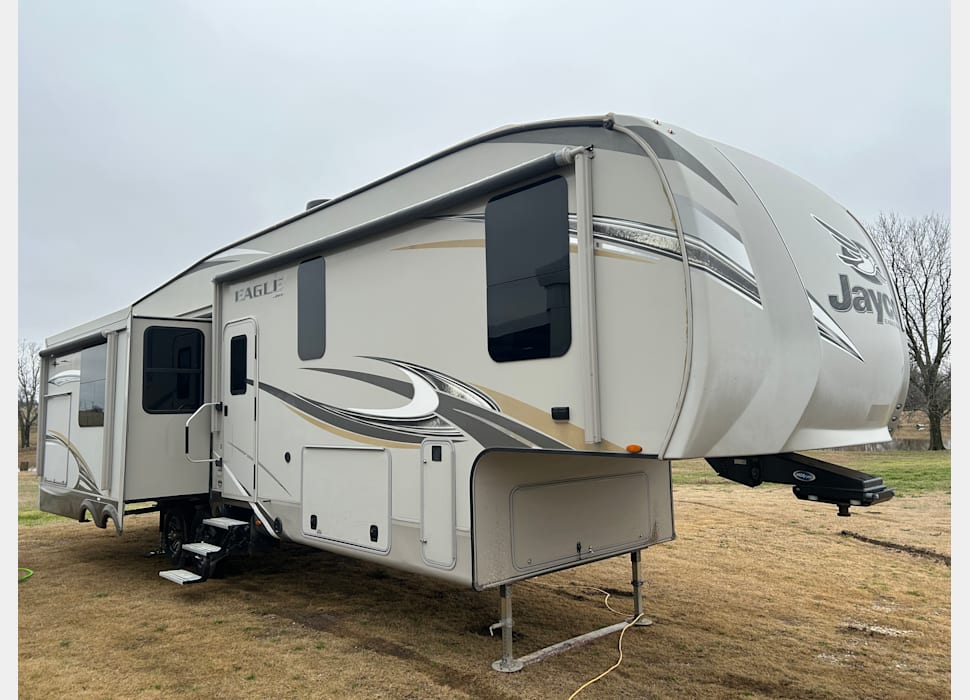 Fifth Wheel rentals in Joshua
