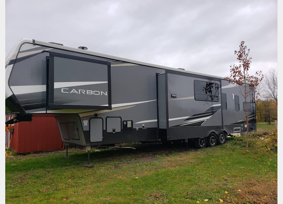 Fifth Wheel rentals in Castleton