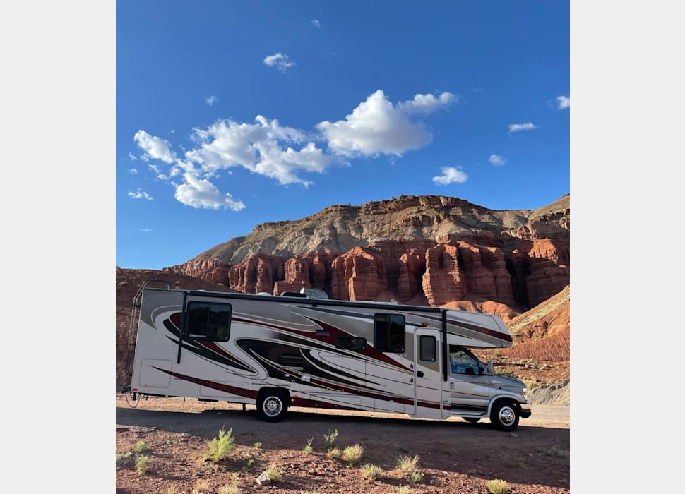 Class C Motor Home rentals in Lake Oswego
