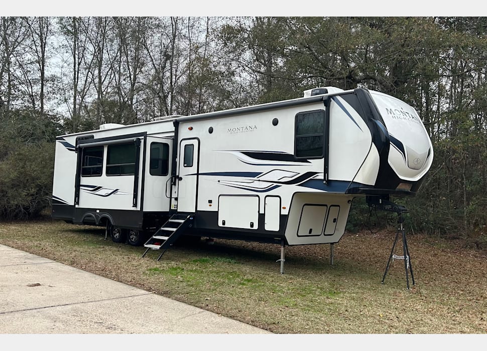 Fifth Wheel rentals in Poplarville