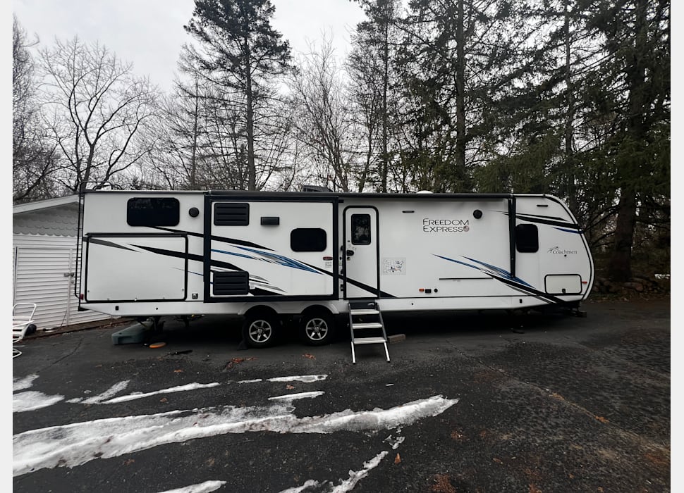 Travel Trailer rentals in Holt