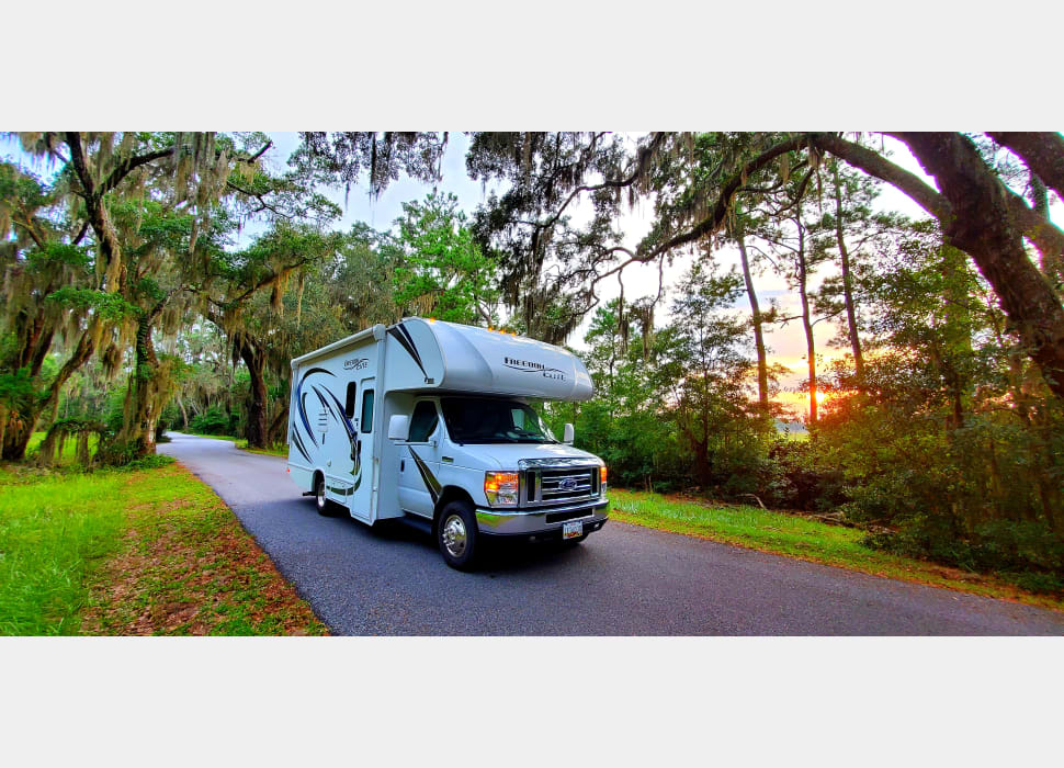 Class C Motor Home rentals in Pasadena