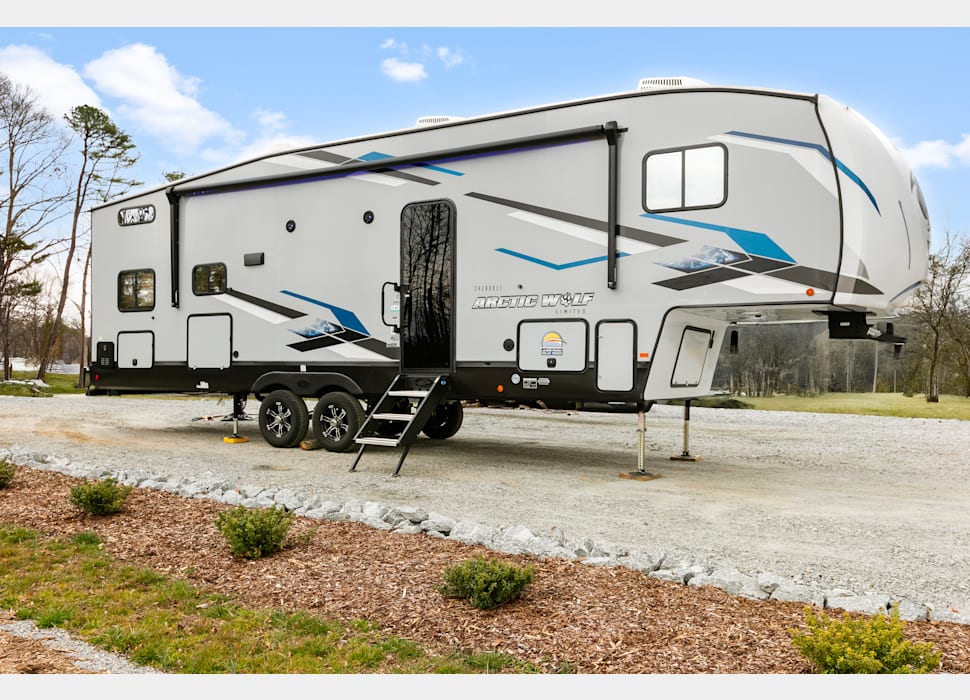 Fifth Wheel rentals in Hendersonville