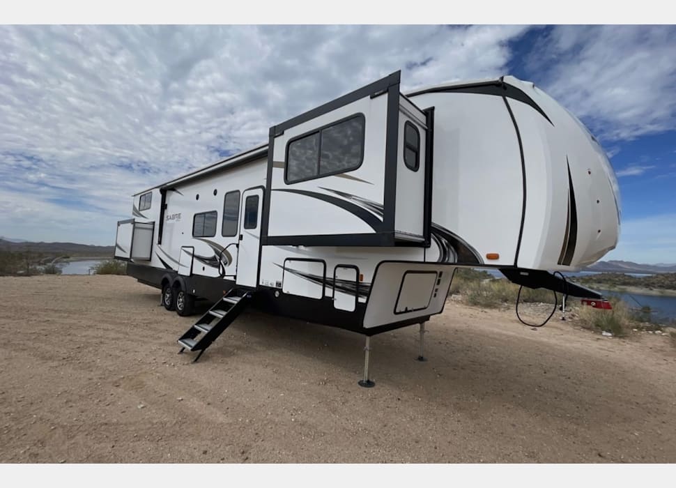 Fifth Wheel rentals in Little Rock
