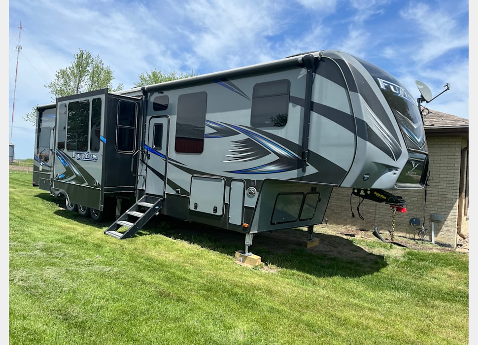 Fifth Wheel rentals in Bettendorf