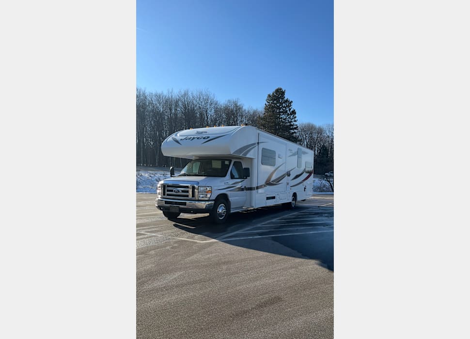 Class C Motor Home rentals in Lorain