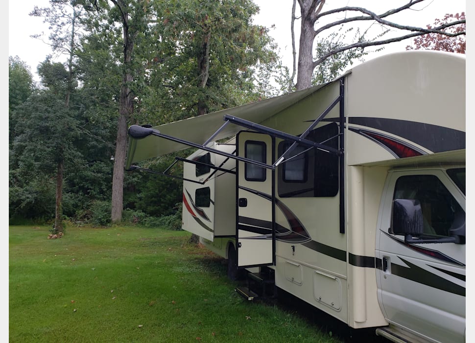 Class C Motor Home rentals in Des Moines