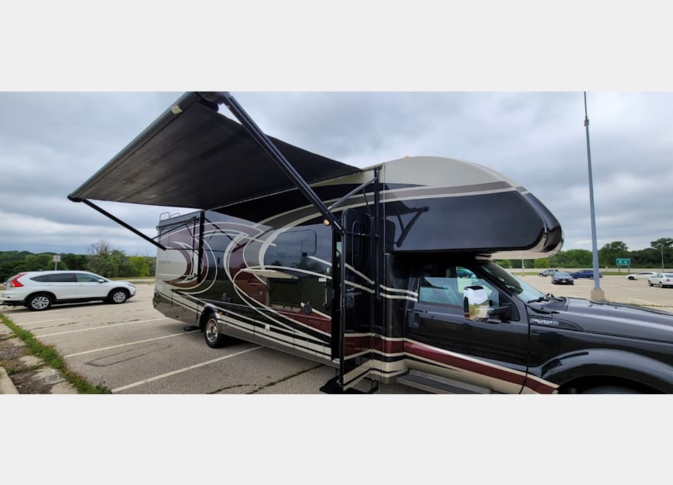 Class C Motor Home rentals in Cedarburg