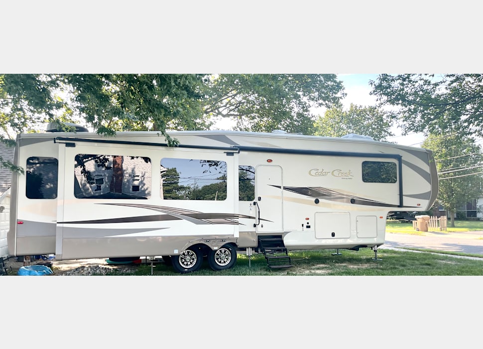 Fifth Wheel rentals in Sewell