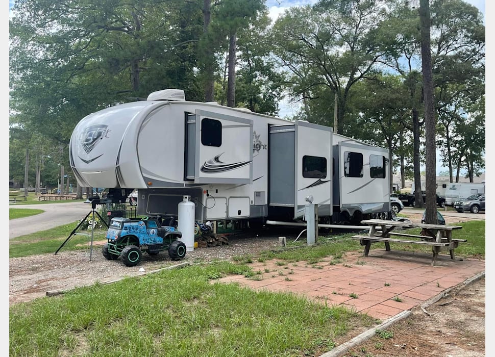 Fifth Wheel rentals in Pasadena