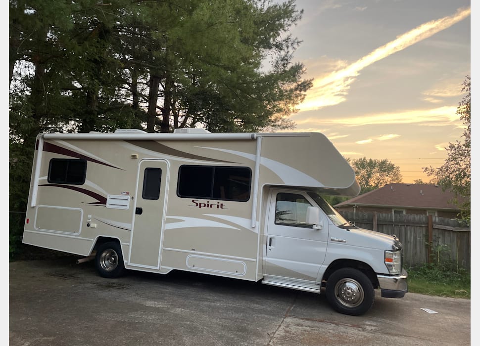 Class C Motor Home rentals in Joelton