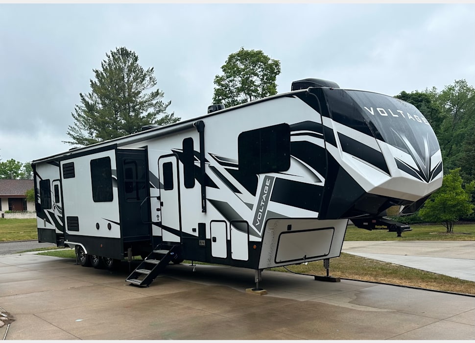 Fifth Wheel rentals in Midland