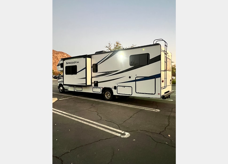 Class C Motor Home rentals in Fillmore