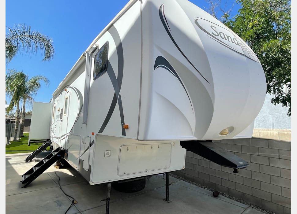 Fifth Wheel rentals in Lemoore,