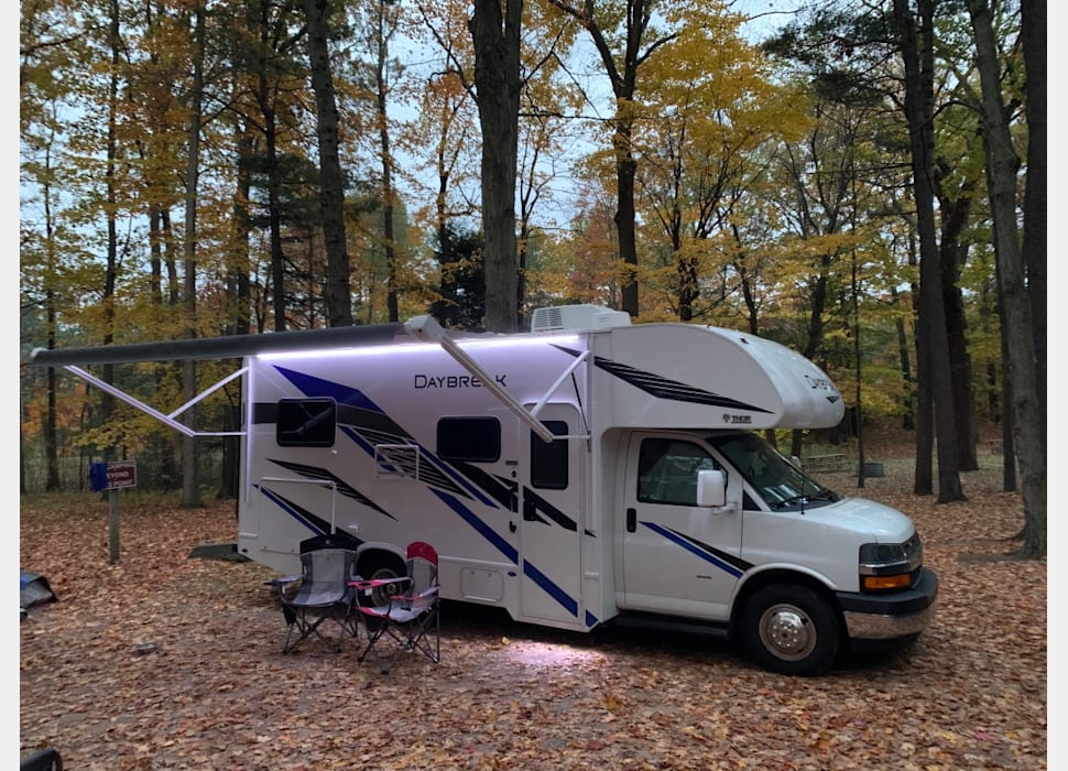 Class C Motor Home rentals in Lake in the HIlls