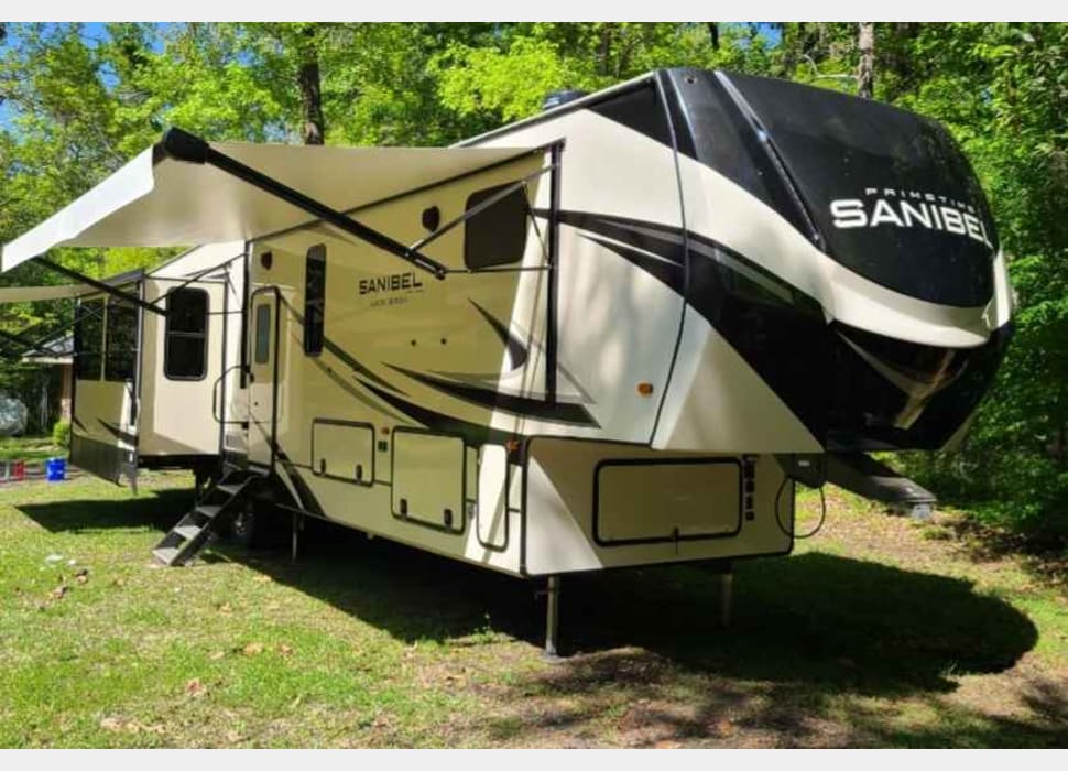 Fifth Wheel rentals in Manhattan