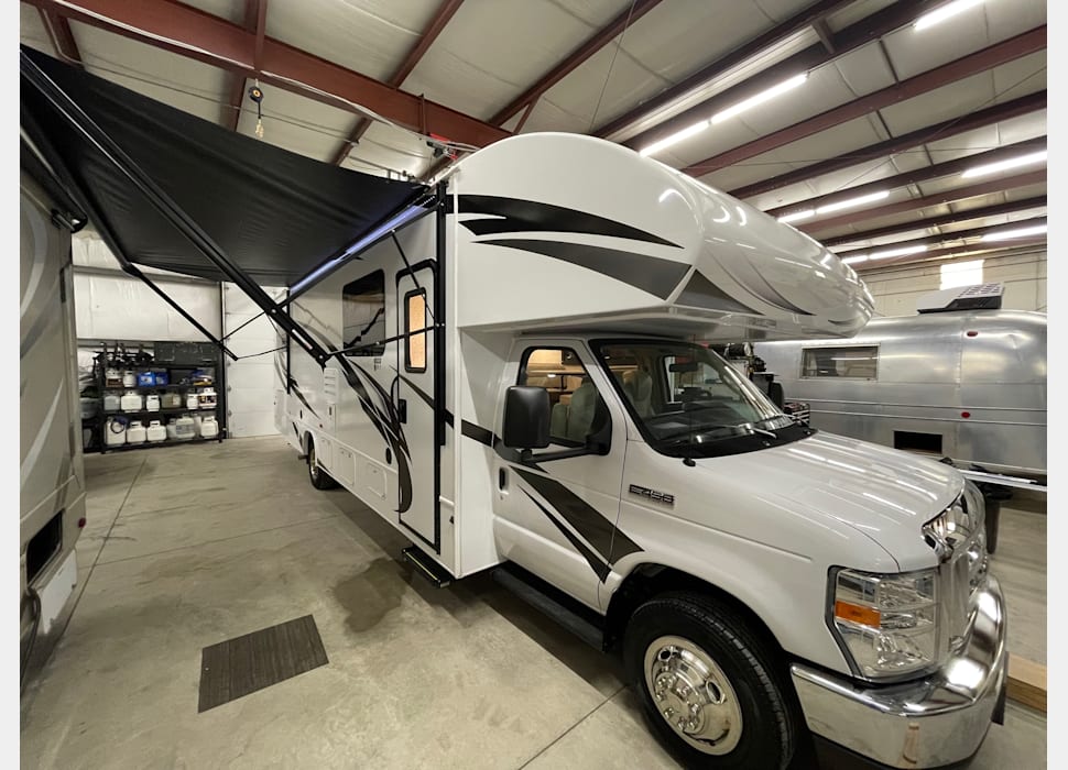 Class C Motor Home rentals in Middletown