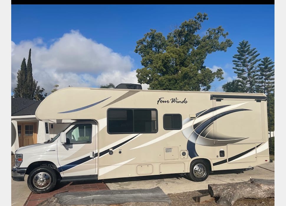 Class C Motor Home rentals in Lake elsinore