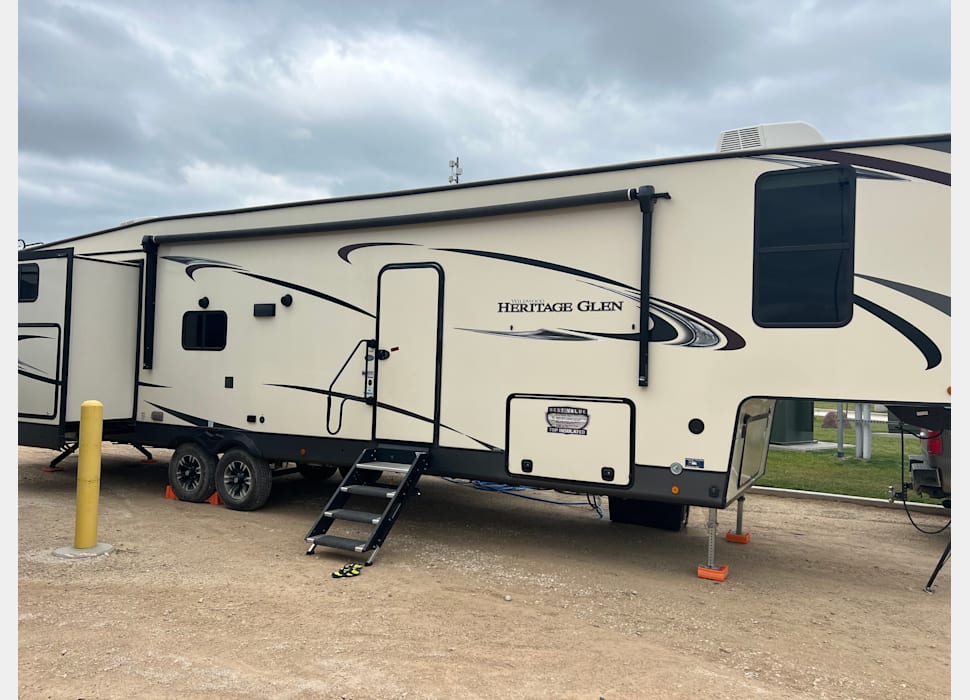 Fifth Wheel rentals in Roscoe