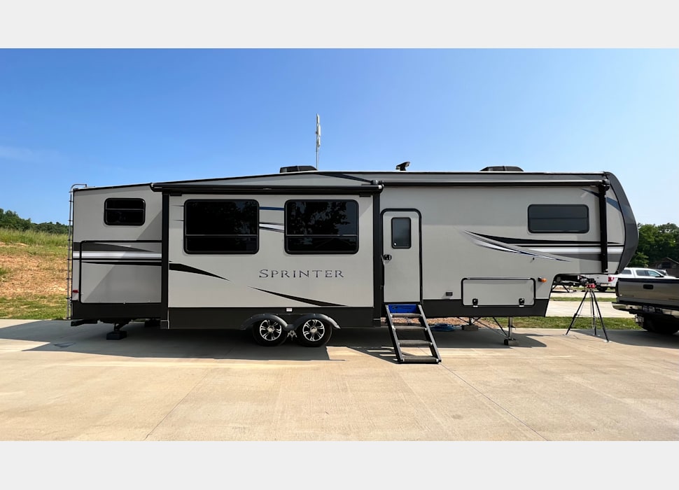 Fifth Wheel rentals in Utica