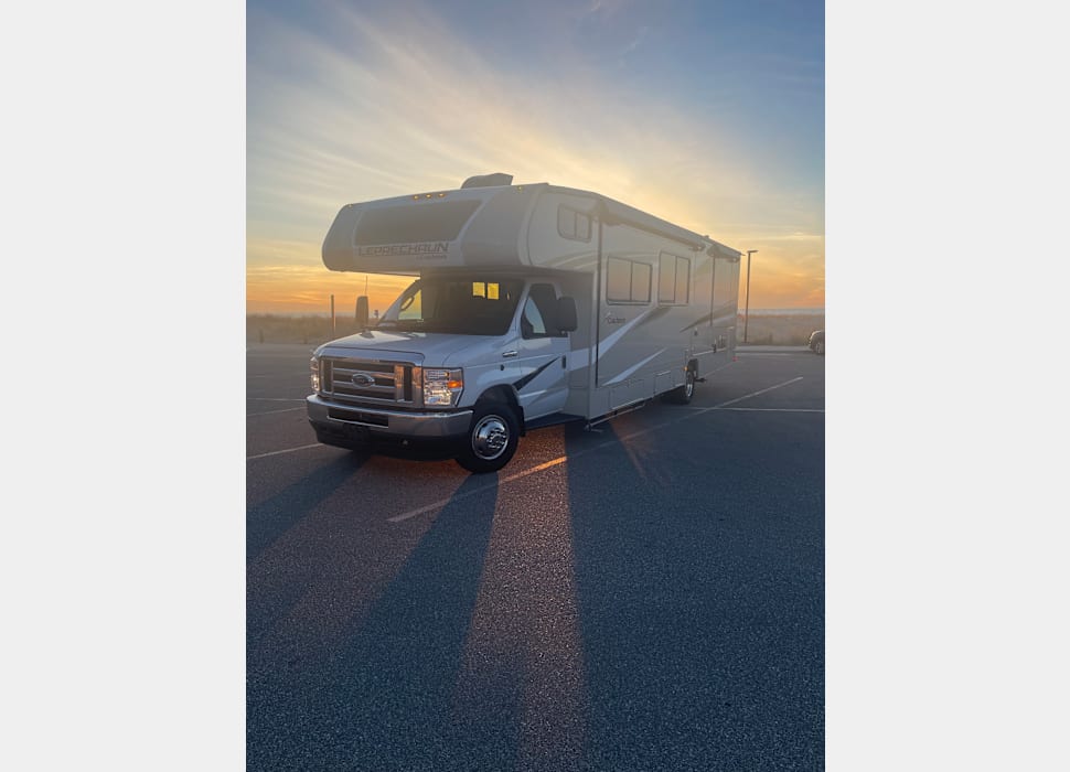 Class C Motor Home rentals in Rockford