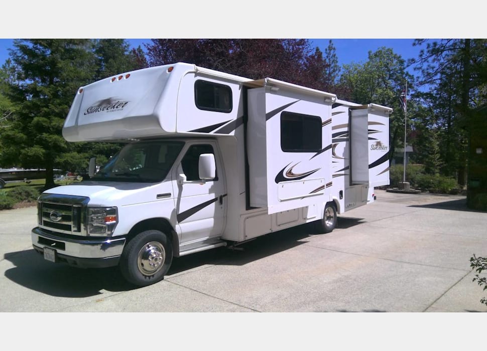 Class C Motor Home rentals in Lathrop
