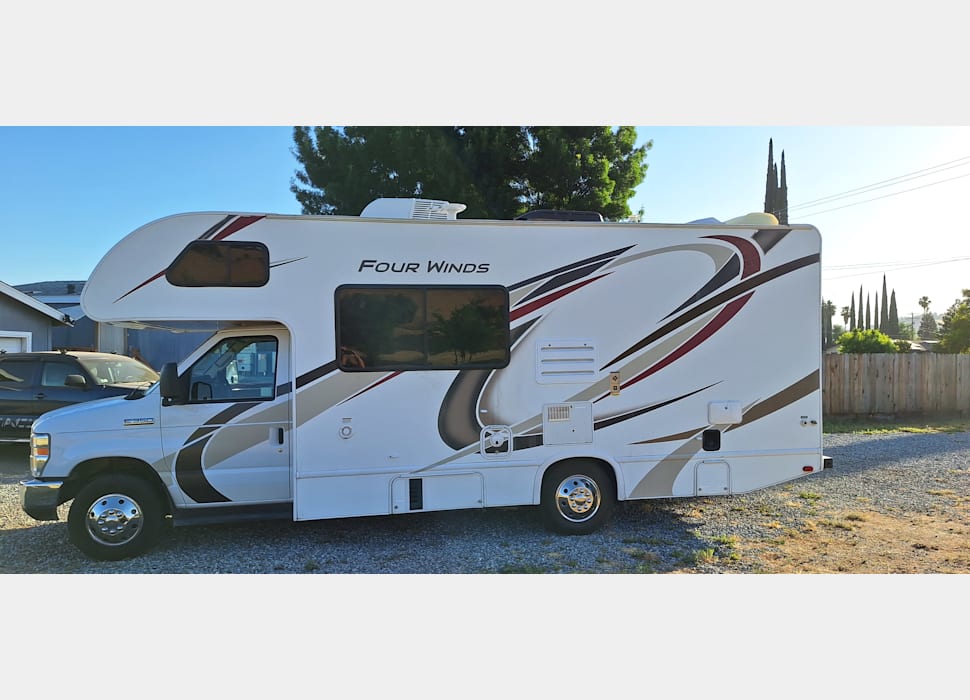 Class C Motor Home rentals in Dinuba