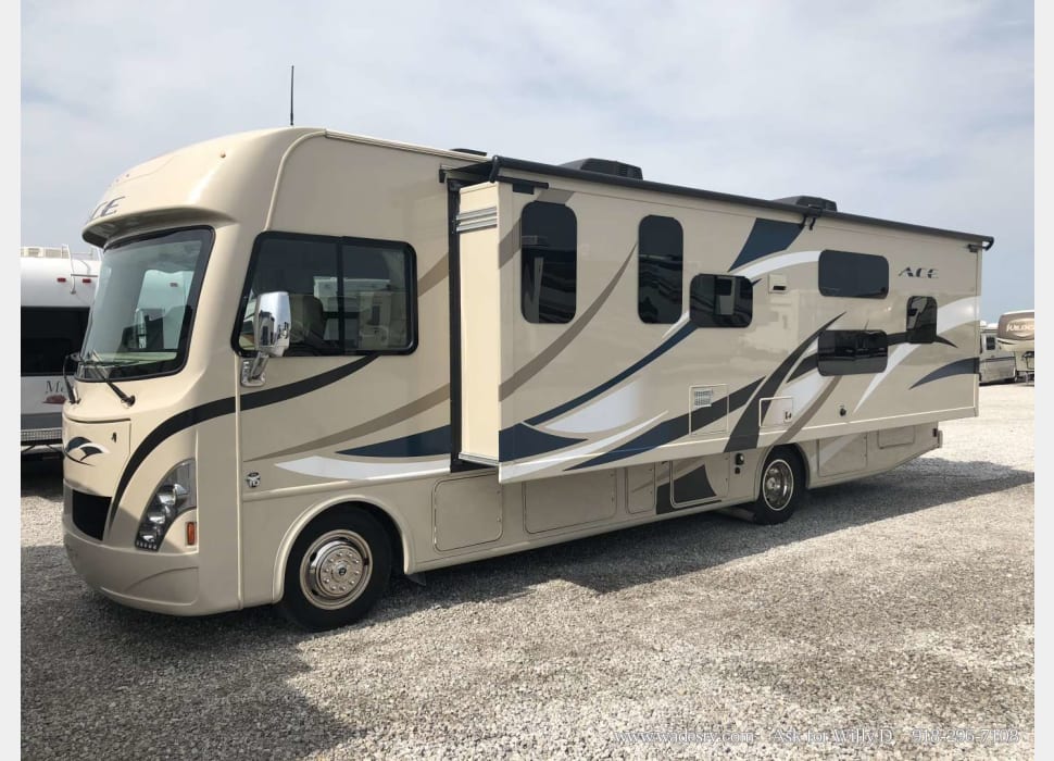 2016 Thor Motor Coach ACE 30.1, RV Rental in Five Points, OH | RVshare
