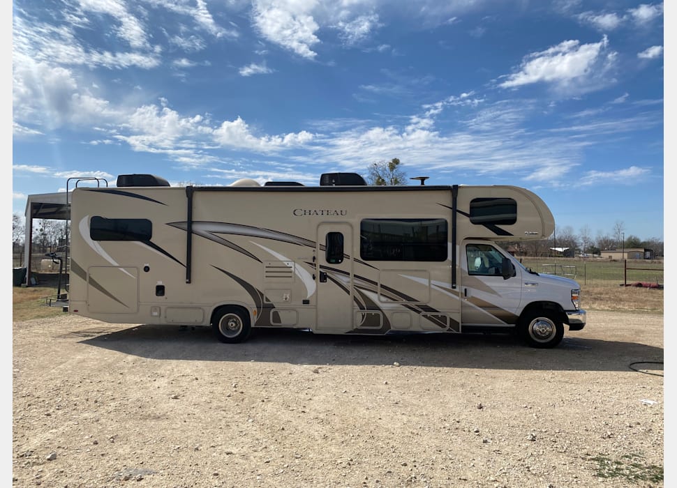 Class C Motor Home rentals in Gatesville, Texas, United States
