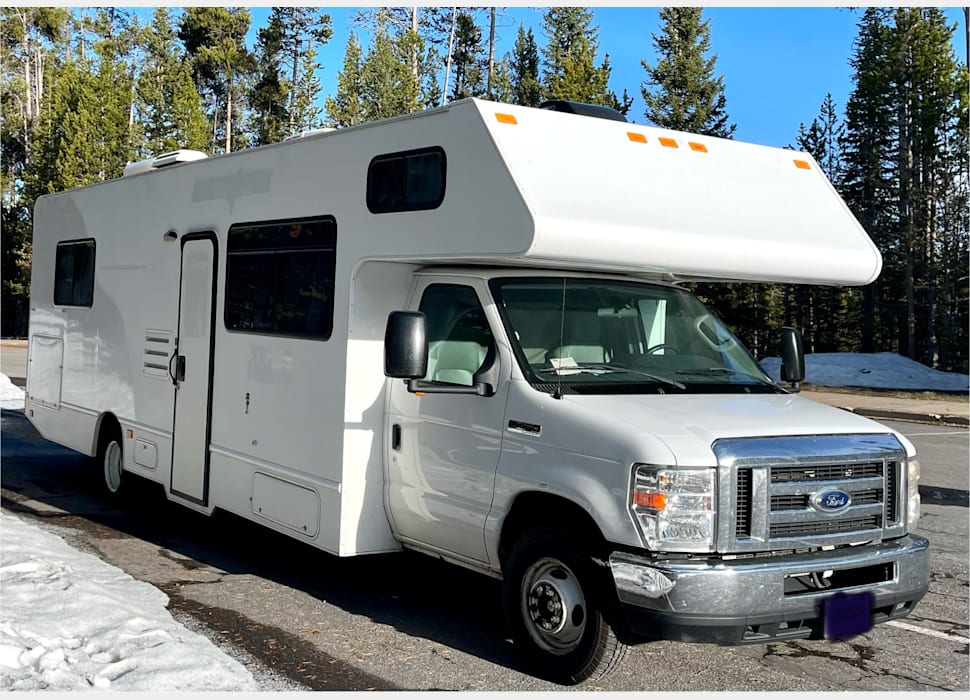 Class C Motor Home rentals in Pasadena